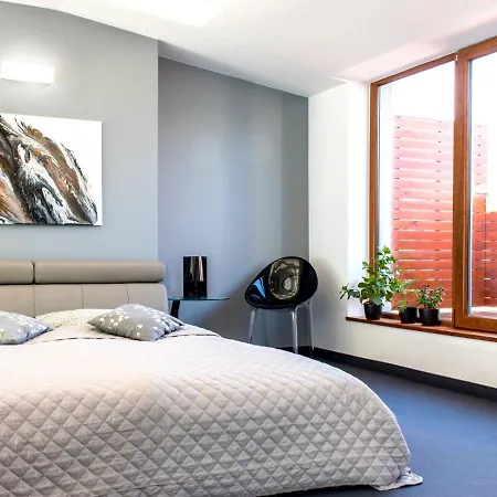 Mlynska 8 Z Prywatnym Basenem Apartman