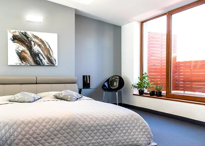 Mlynska 8 Z Prywatnym Basenem 아파트