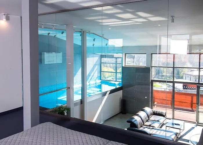 Mlynska 8 Z Prywatnym Basenem 아파트